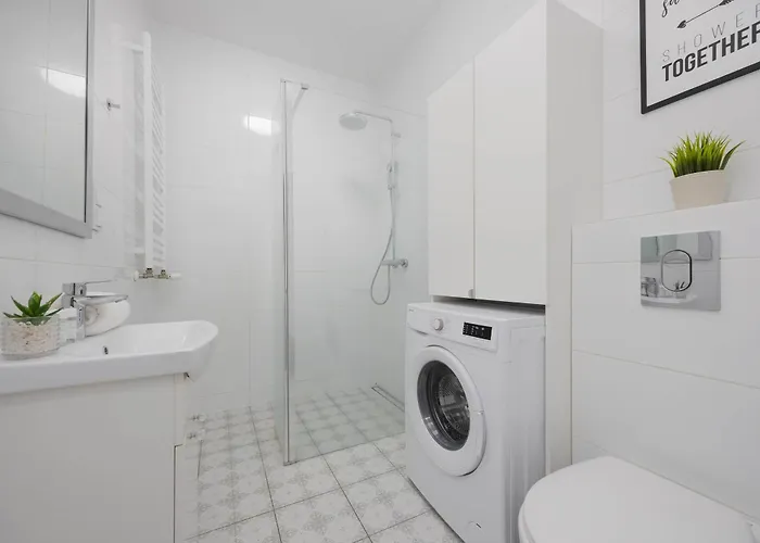 Bright Grey In With Balcony By Renters