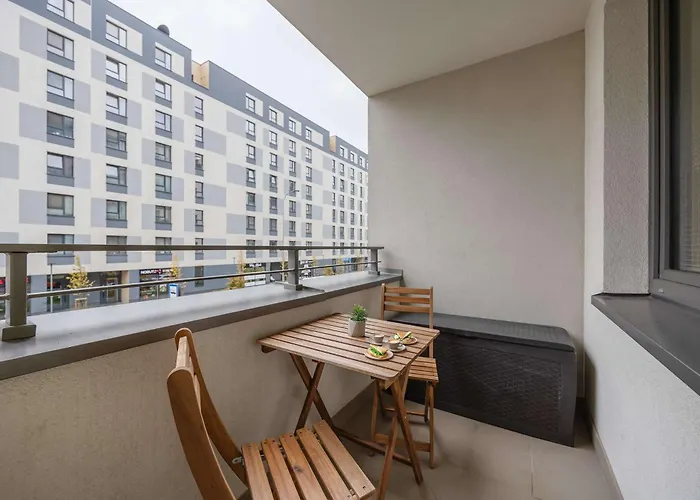 Bright Grey In With Balcony By Renters Warsaw