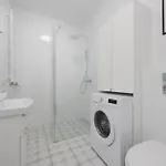 Bright Grey In With Balcony By Renters