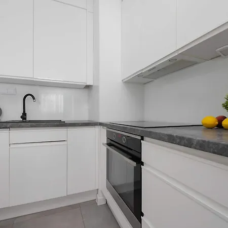 Daire Bright Grey In With Balcony By Renters *