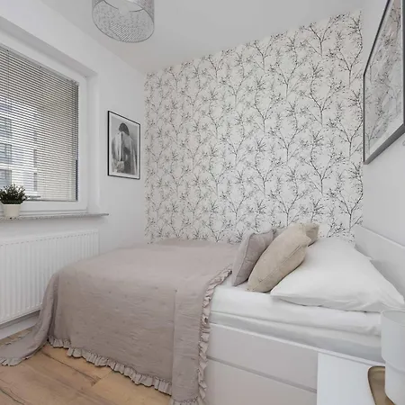 Bright Grey In With Balcony By Renters Daire Varşova