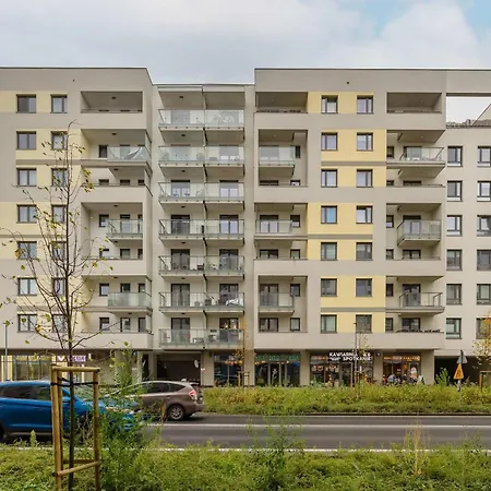 Bright Grey In With Balcony By Renters アパート ワルシャワ